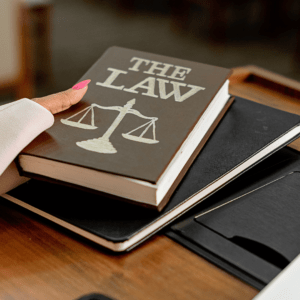 Lire la suite à propos de l’article Les compétences clés à rechercher chez un avocat en droit des affaires à Argenteuil