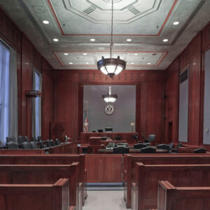 Lire la suite à propos de l’article Coulisses des procès médiatisés : Stratégies d’avocats pour protéger leurs clients célèbres